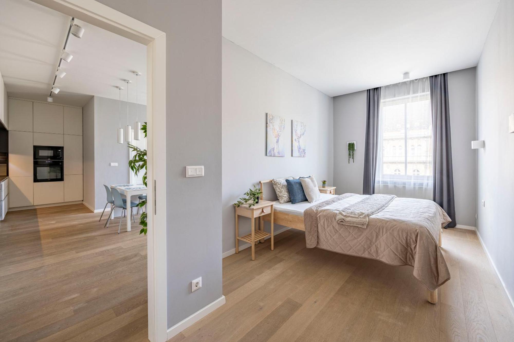 Stylish & Spacious Central Suite By Prestige Homes Будапеща Екстериор снимка